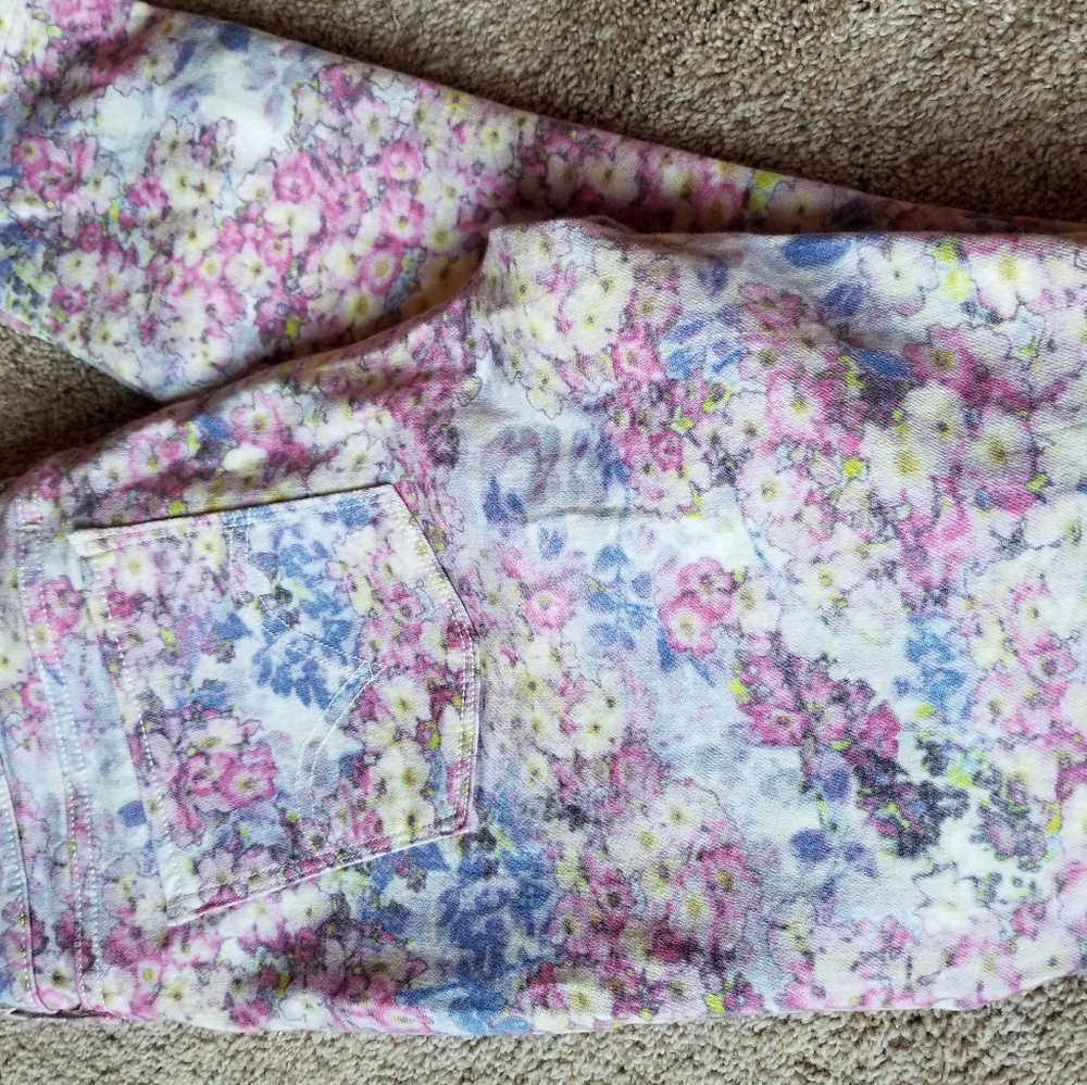 Levi's Floral Legging. Beautiful colors.  Size 14M